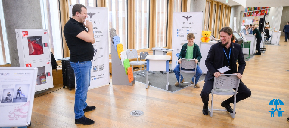 Пластик VS металл: из чего будем делать мебель для образовательных учреждений?