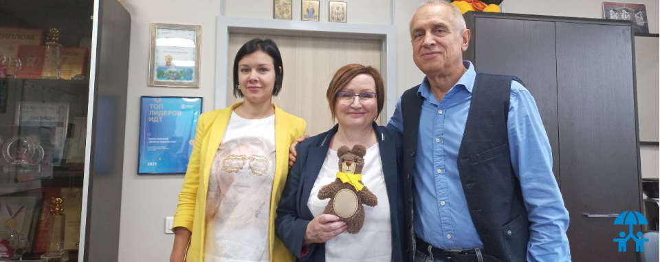 В преддверии Дня детей Антонина Цицулина и представитель правительства МО посетили производство игрушек 