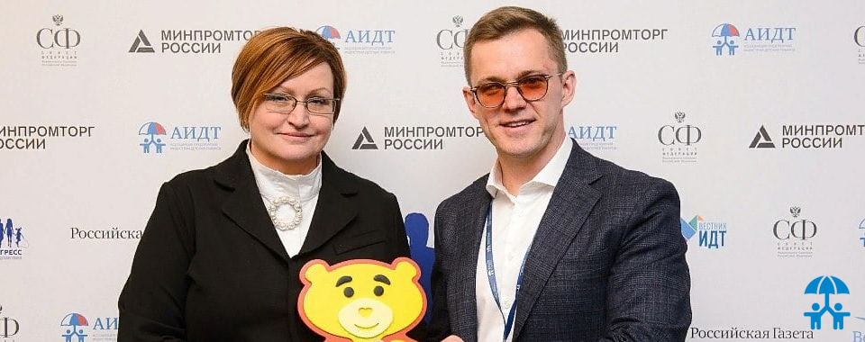 АИДТ и ГК «Умничка» вручили спецприз финалисту конкурса «Педагог года» в Тюмени