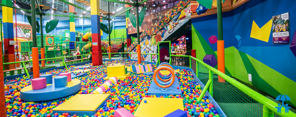 Опрос ВЦИОМ: треть посетителей торговых центров ходят с детьми в игровые комнаты