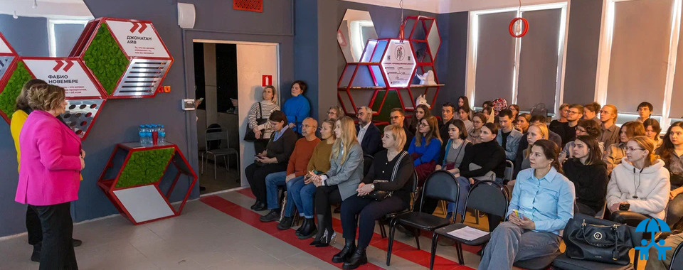 Требуются иллюстраторы, оформители, модельеры: производители озвучили кадровые запросы в ходе дизайн-тура на Конгрессе ИДТ