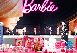 Mattel решила выпускать кукол Барби на 100% из переработанного пластика