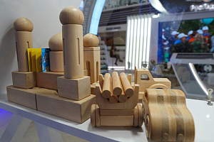 Экология детства: как деревянные игрушки из Чугуевки покорили детей из Канады и США