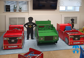 Стол, игрушка и шкафчик: модуль-трансформер «Столомобиль» помогает семьям решить несколько задач
