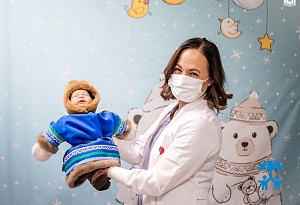 В ЯНАО малышей, рожденных в День округа, выписывали в традиционных северных костюмах